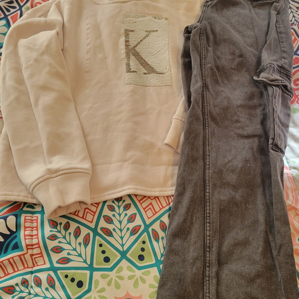 Girls Size 12/14-Calvin Klein White Sweatshirt and Size 12 Faded H&M Gray Jeans